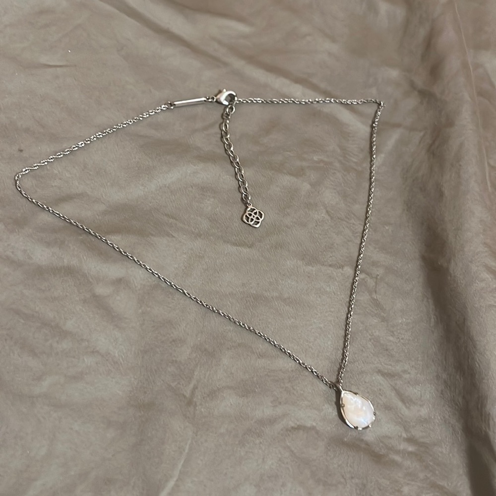 Kendra Scott necklace
